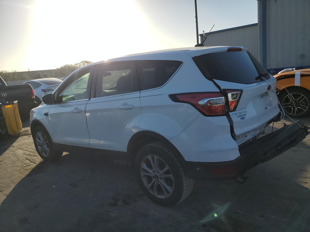 Изображение 2 2017 FORD ESCAPE SE 2017 с VIN 1FMCU0GD4HUB96504