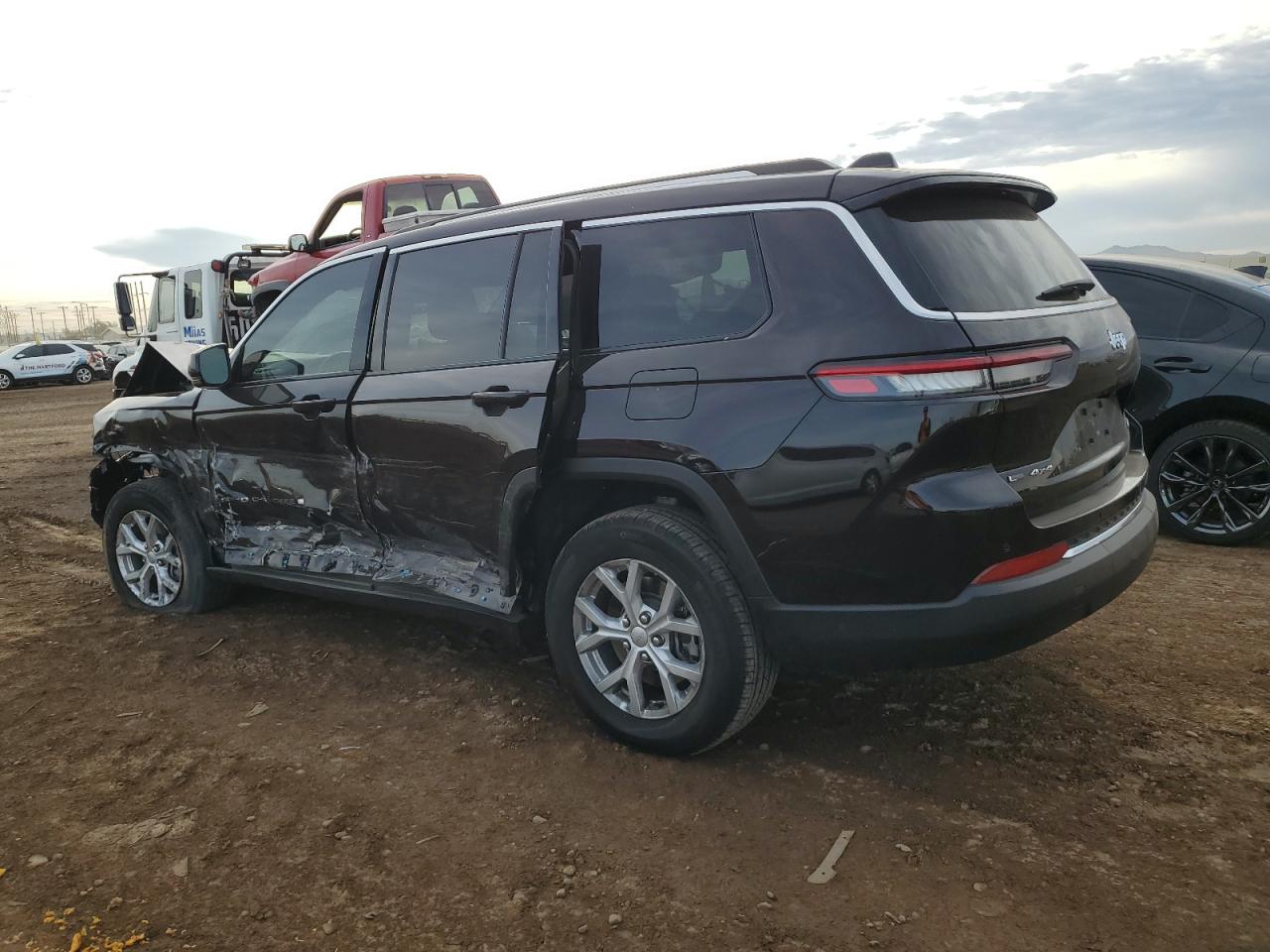 Image 2 of 2023 JEEP GRAND CHEROKEE L LIMITED 2023 with VIN 1C4RJKBG1P8703175