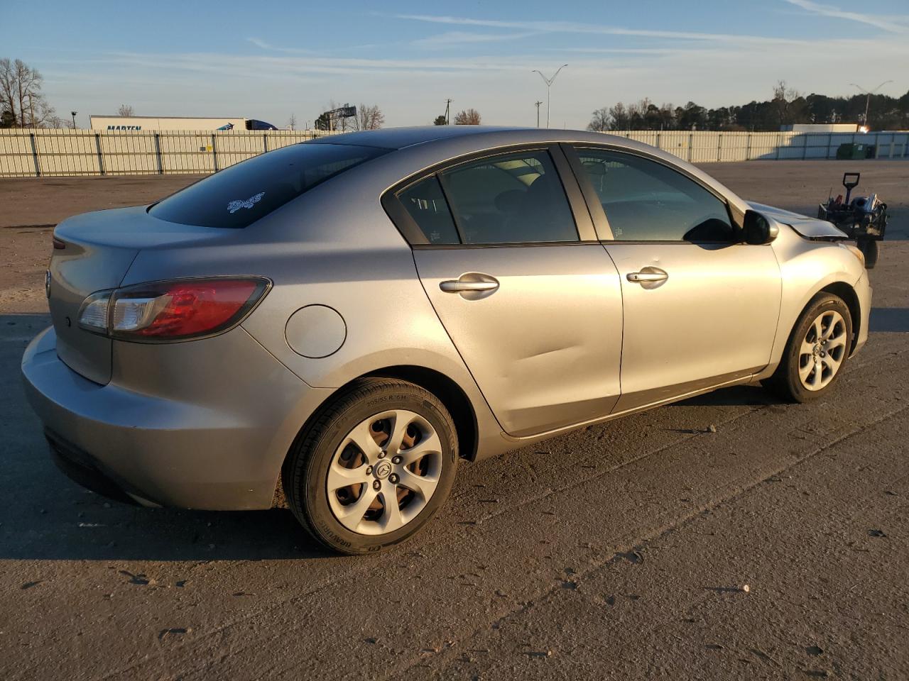 Изображение 3 2011 MAZDA 3 I 2011 с VIN JM1BL1UG3B1476415