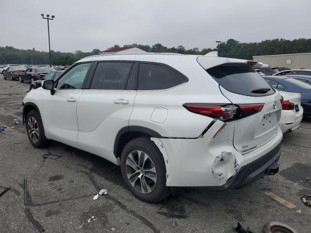 Obraz 2 z 2022 TOYOTA HIGHLANDER XLE 2022 z VIN 5TDGZRBH8NS591873