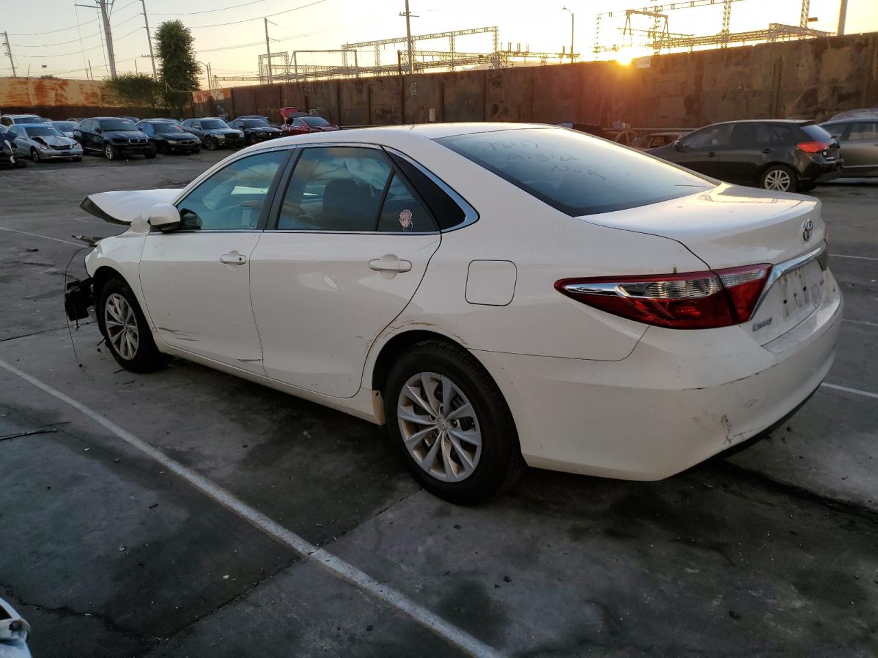 Изображение 2 2015 TOYOTA CAMRY LE 2015 с VIN 4T1BF1FK6FU992583