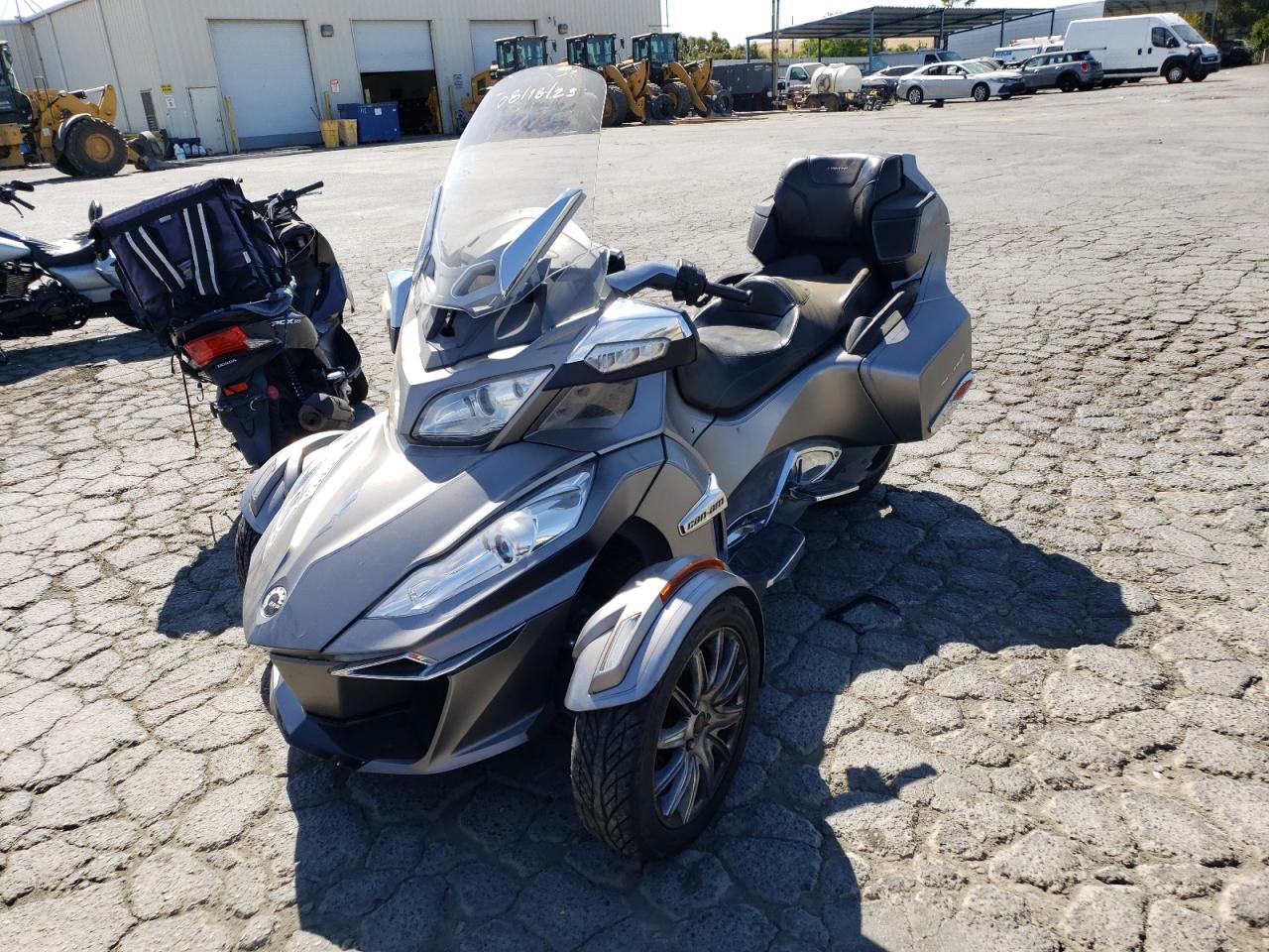 Obraz 2 z Can-Am Spyder Roadster Rt 2014 z VIN 2BXNBDD10EV002362