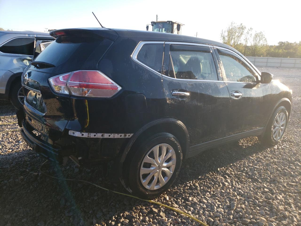 Image 3 of 2015 NISSAN ROGUE S 2015 with VIN KNMAT2MT4FP521721