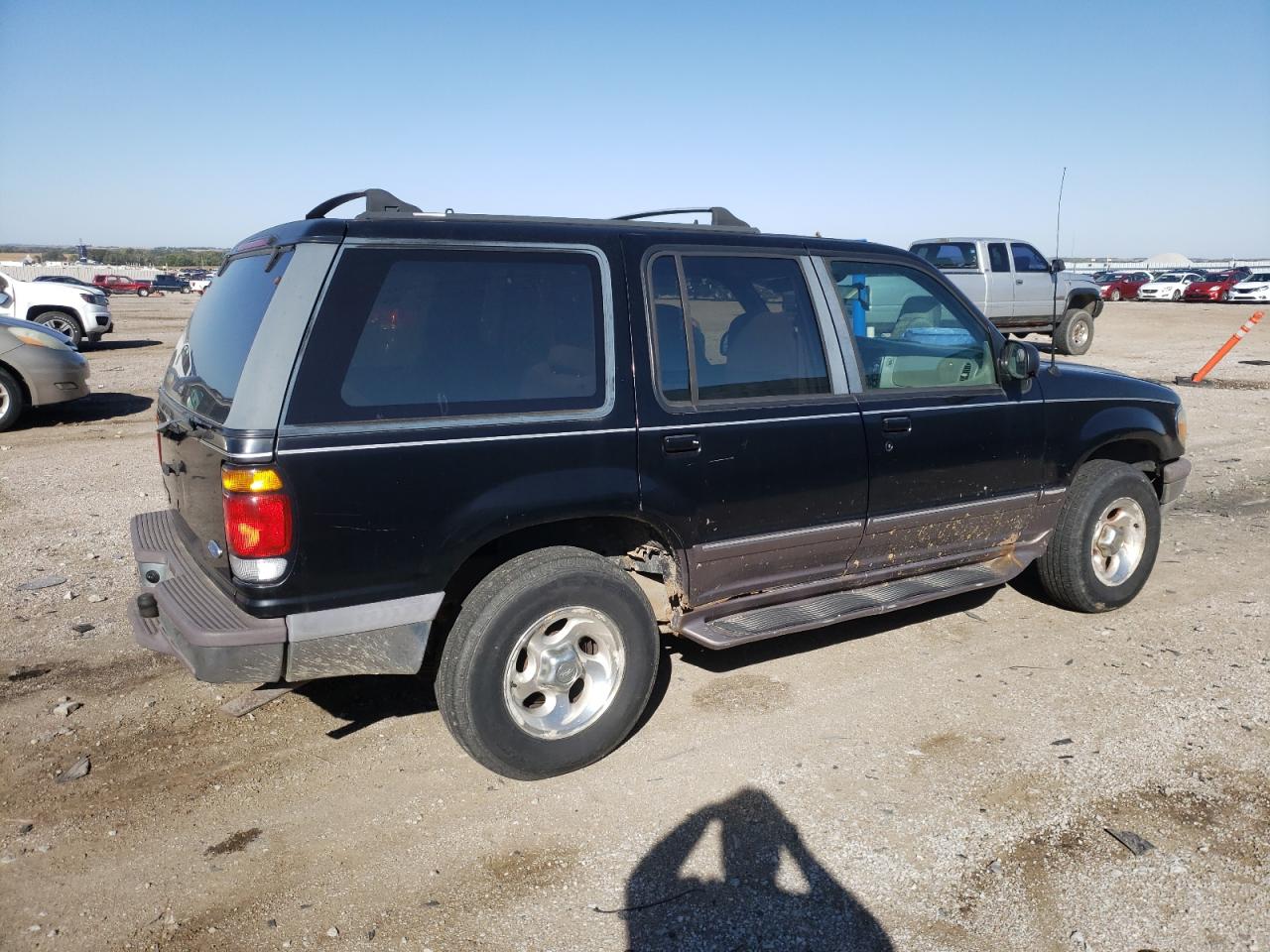 Image 3 of 1995 FORD EXPLORER  1995 with VIN 1FMDU34X0SUB84345