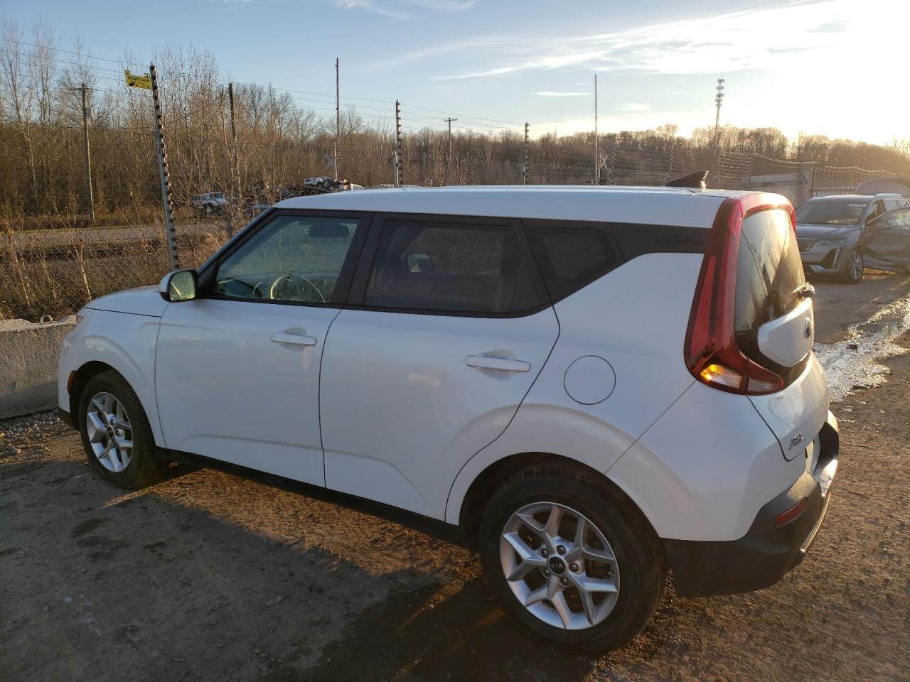 Obraz 2 z 2020 KIA SOUL LX 2020 z VIN KNDJ23AU2L7720171