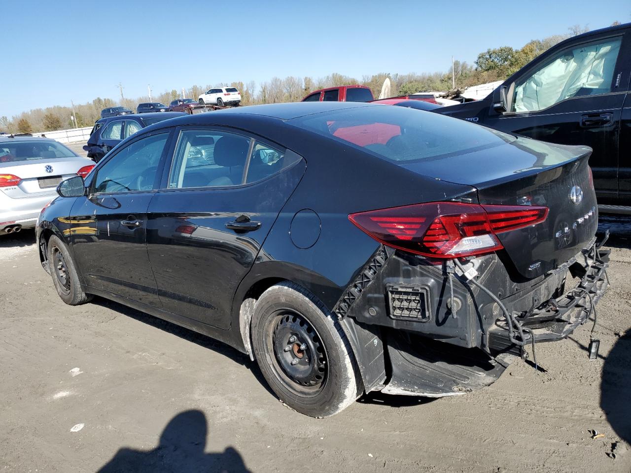 Изображение 2 2019 HYUNDAI ELANTRA SE 2019 с VIN 5NPD74LF5KH416961