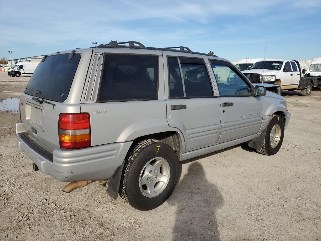 Image 3 of 1998 JEEP GRAND CHEROKEE LAREDO 1998 with VIN 1J4GZ48S2WC251928