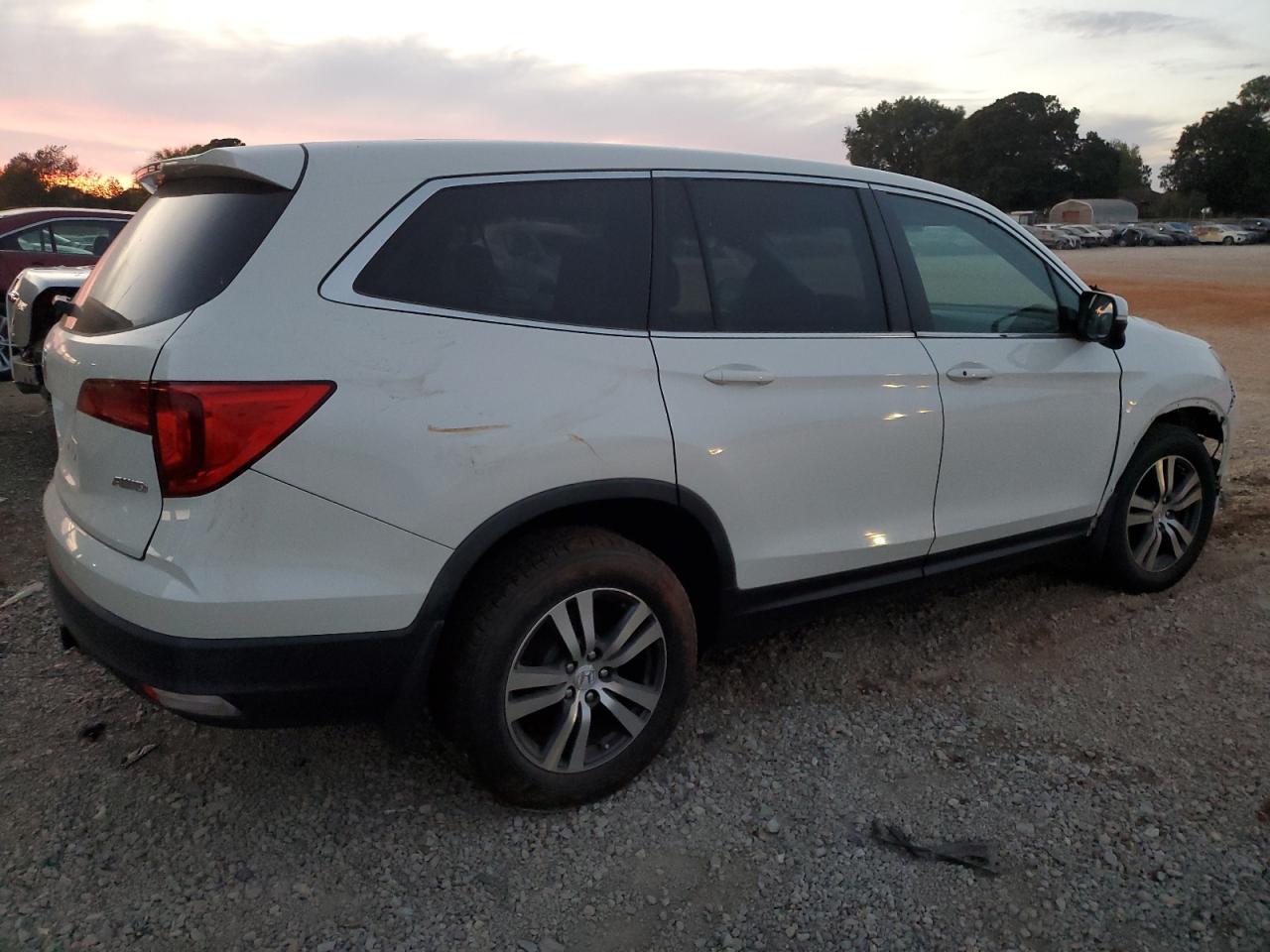 Image 3 of 2017 HONDA PILOT EXL 2017 with VIN 5FNYF6H52HB055017