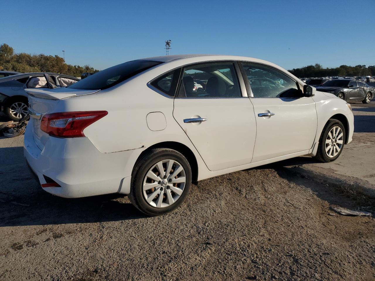 Изображение 3 2016 NISSAN SENTRA S 2016 с VIN 3N1AB7AP1GY307022