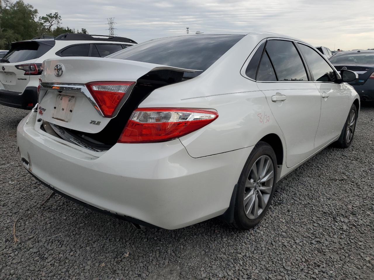 Obraz 3 z 2017 TOYOTA CAMRY LE 2017 z VIN 4T1BF1FK8HU267473