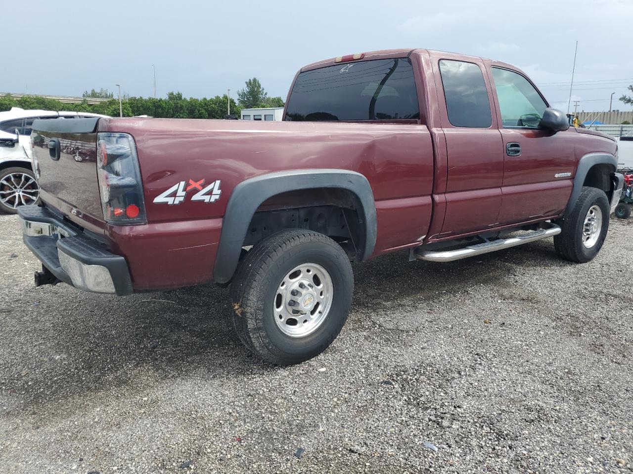 Image 3 of 2003 CHEVROLET SILVERADO K2500 HEAVY DUTY 2003 with VIN 1GCHK29U83E257770