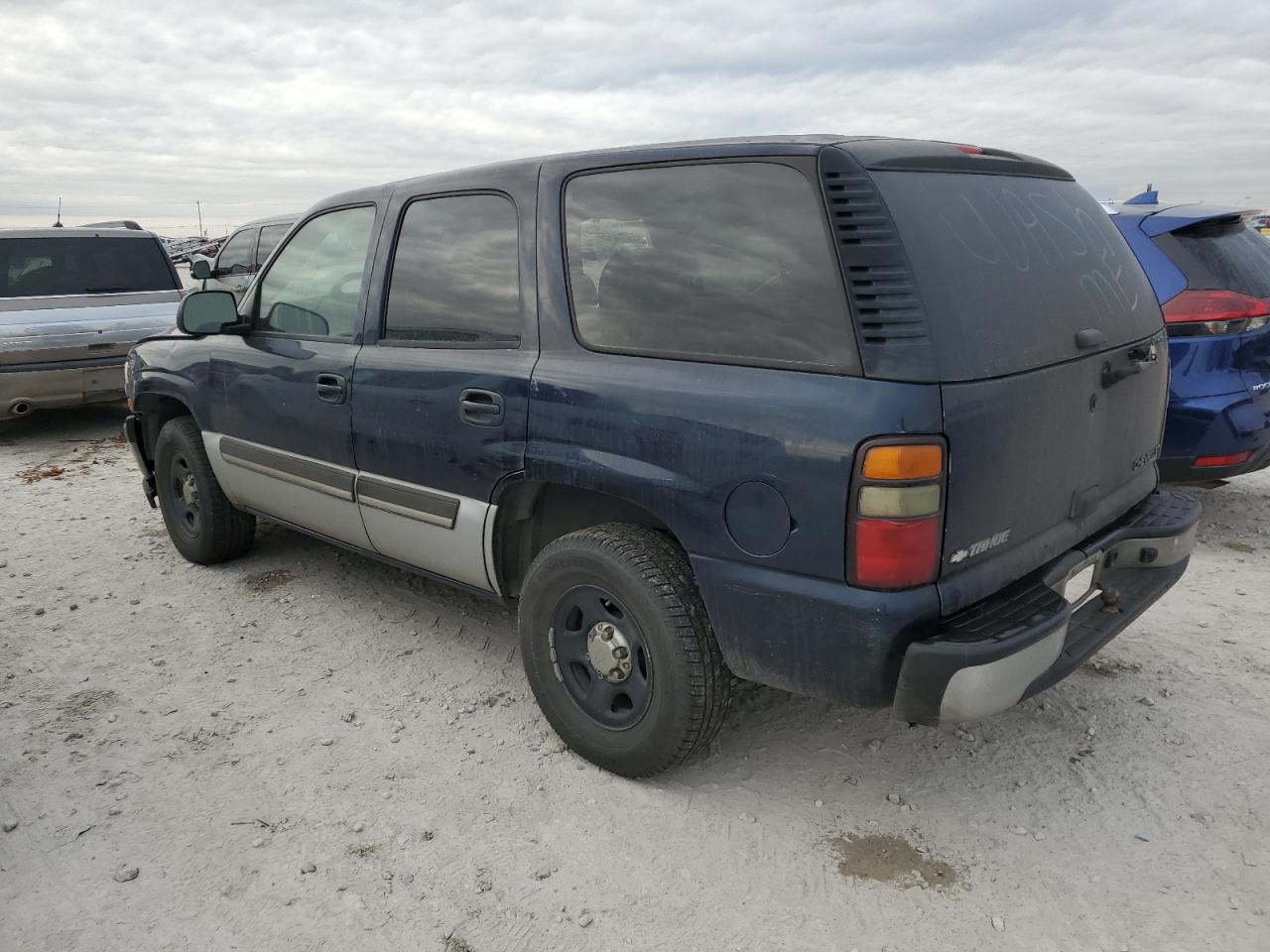 Image 2 of 2005 CHEVROLET TAHOE C1500 2005 with VIN 1GNEC13Z05R232749