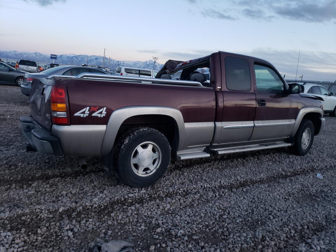 Image 3 of 2003 GMC NEW SIERRA K1500 2003 with VIN 2GTEK19V931214627
