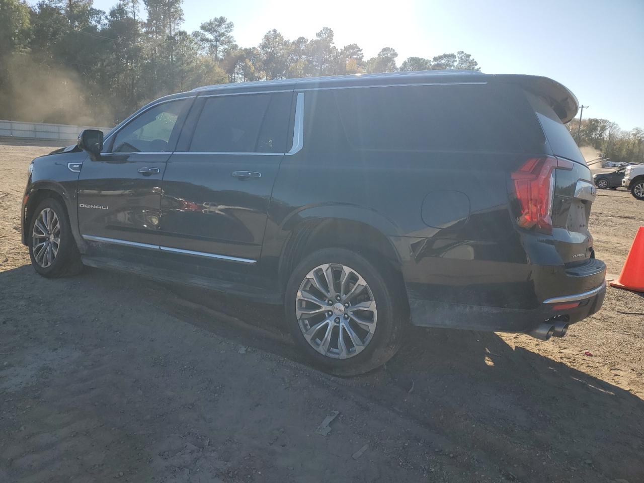 Изображение 2 2021 GMC YUKON XL DENALI 2021 с VIN 1GKS1JKLXMR453342