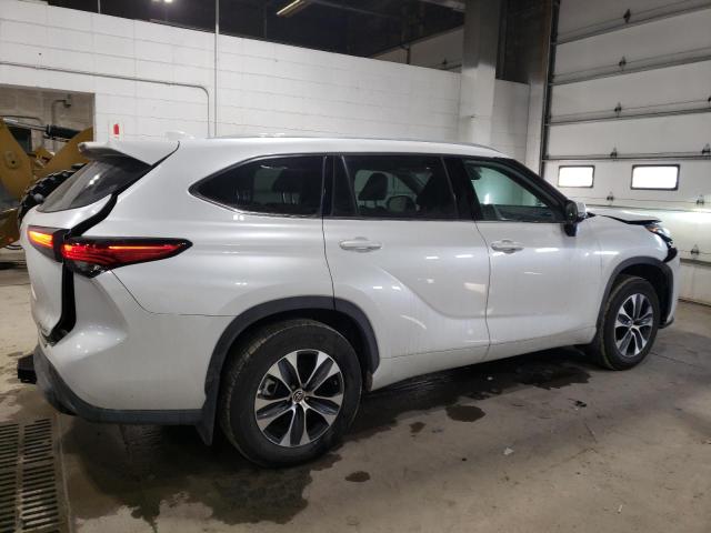 Image 3 of 2022 TOYOTA HIGHLANDER XLE 2022 with VIN 5TDGZRBHXNS242651