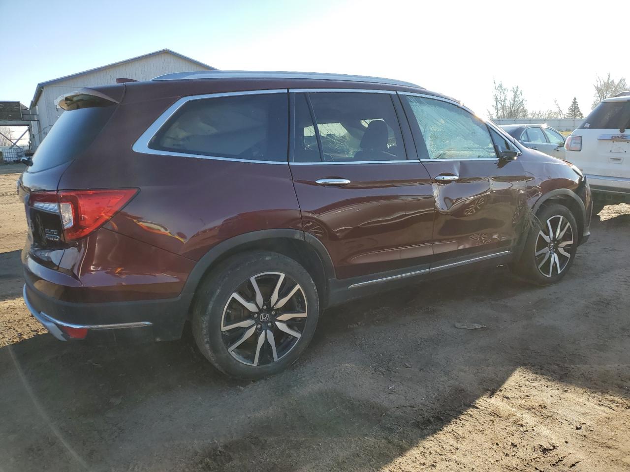 Image 3 of 2019 HONDA PILOT ELITE 2019 with VIN 5FNYF6H00KB072166