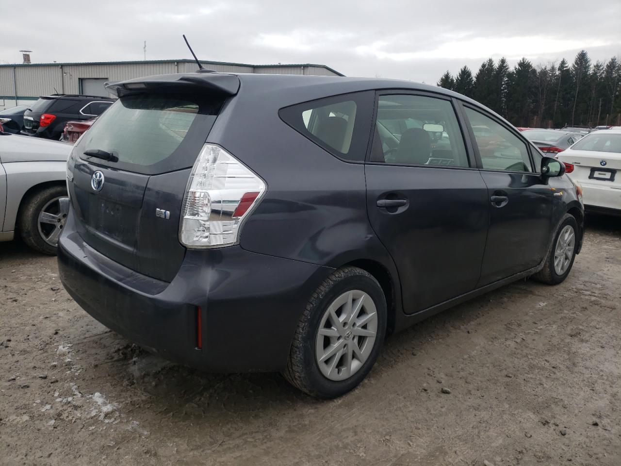 Image 3 of 2014 TOYOTA PRIUS V  2014 with VIN JTDZN3EU1E3335523