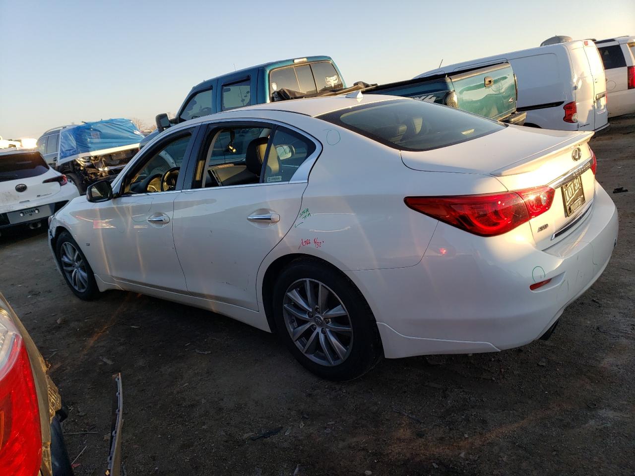 Изображение 2 2015 INFINITI Q50 BASE 2015 с VIN JN1BV7AR3FM412840