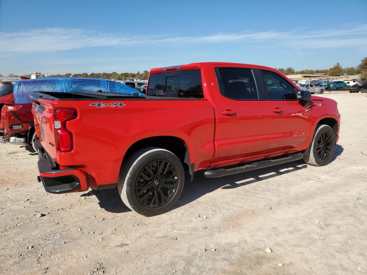 Изображение 3 2020 CHEVROLET SILVERADO K1500 RST 2020 с VIN 1GCUYEEL3LZ245711