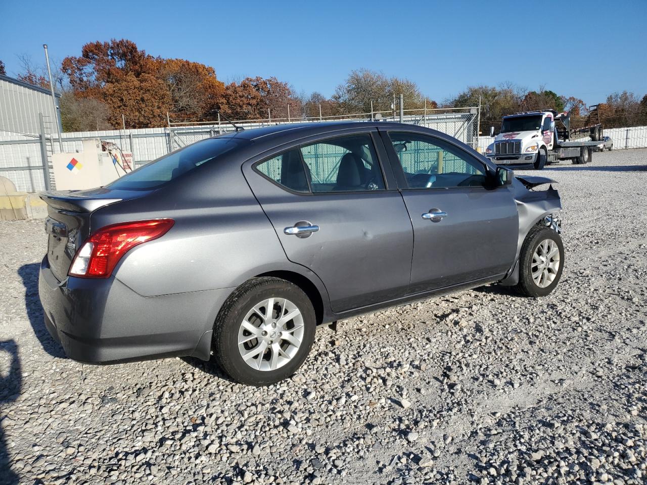 Obraz 3 z 2018 NISSAN VERSA S 2018 z VIN 3N1CN7AP2JL884646