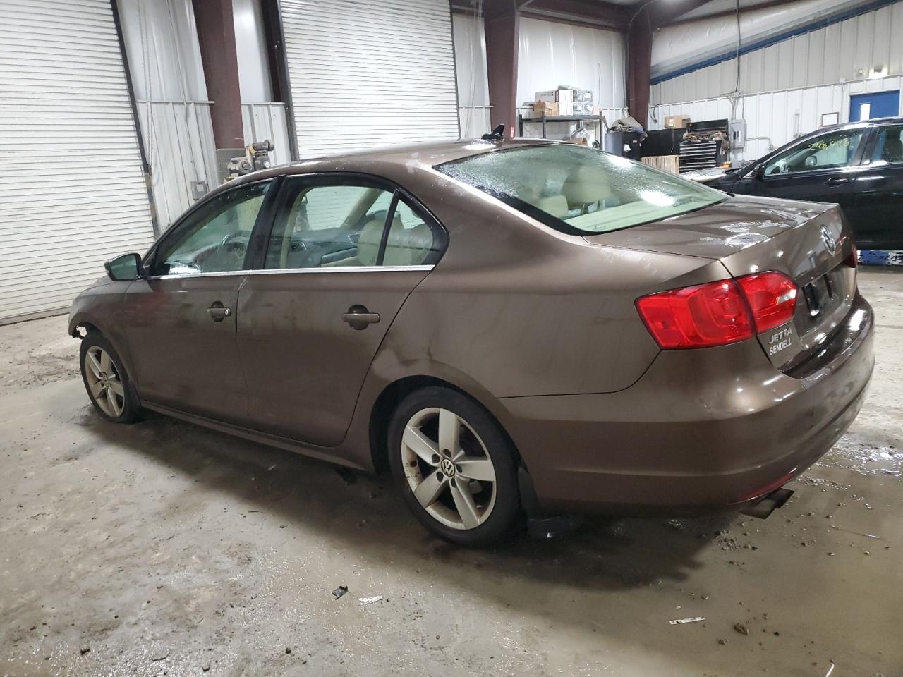 Image 2 of 2013 VOLKSWAGEN JETTA TDI 2013 with VIN 3VWLL7AJ9DM294020