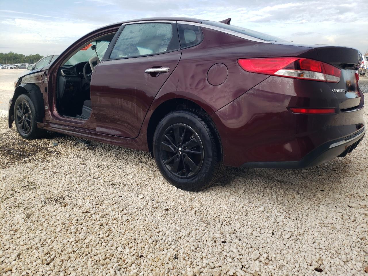 Изображение 2 2020 KIA OPTIMA LX 2020 с VIN 5XXGT4L39LG431751