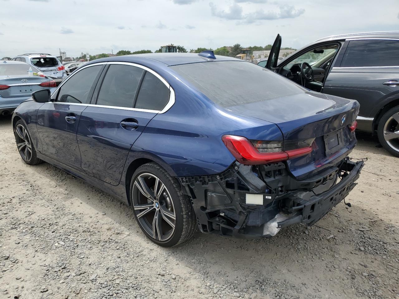 Изображение 2 2020 BMW 330I  2020 с VIN 3MW5R1J02L8B30367