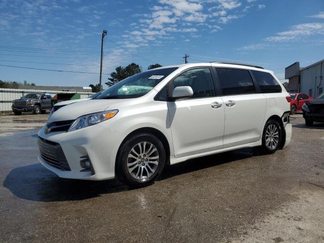 2020 TOYOTA SIENNA XLE 2020 image