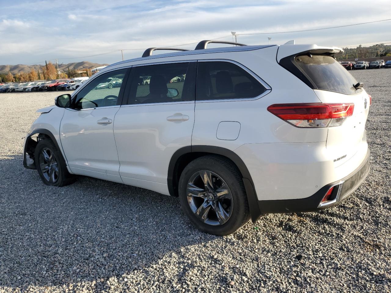 Изображение 2 2018 TOYOTA HIGHLANDER LIMITED 2018 с VIN 5TDDZRFH9JS801016