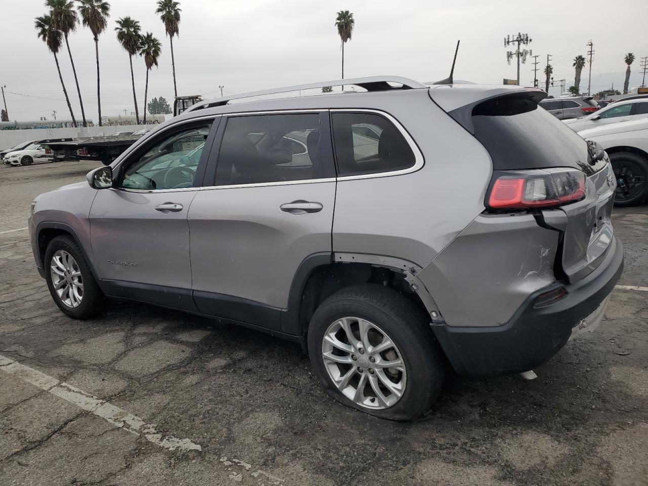 Изображение 2 2019 JEEP CHEROKEE LATITUDE 2019 с VIN 1C4PJLCBXKD242297