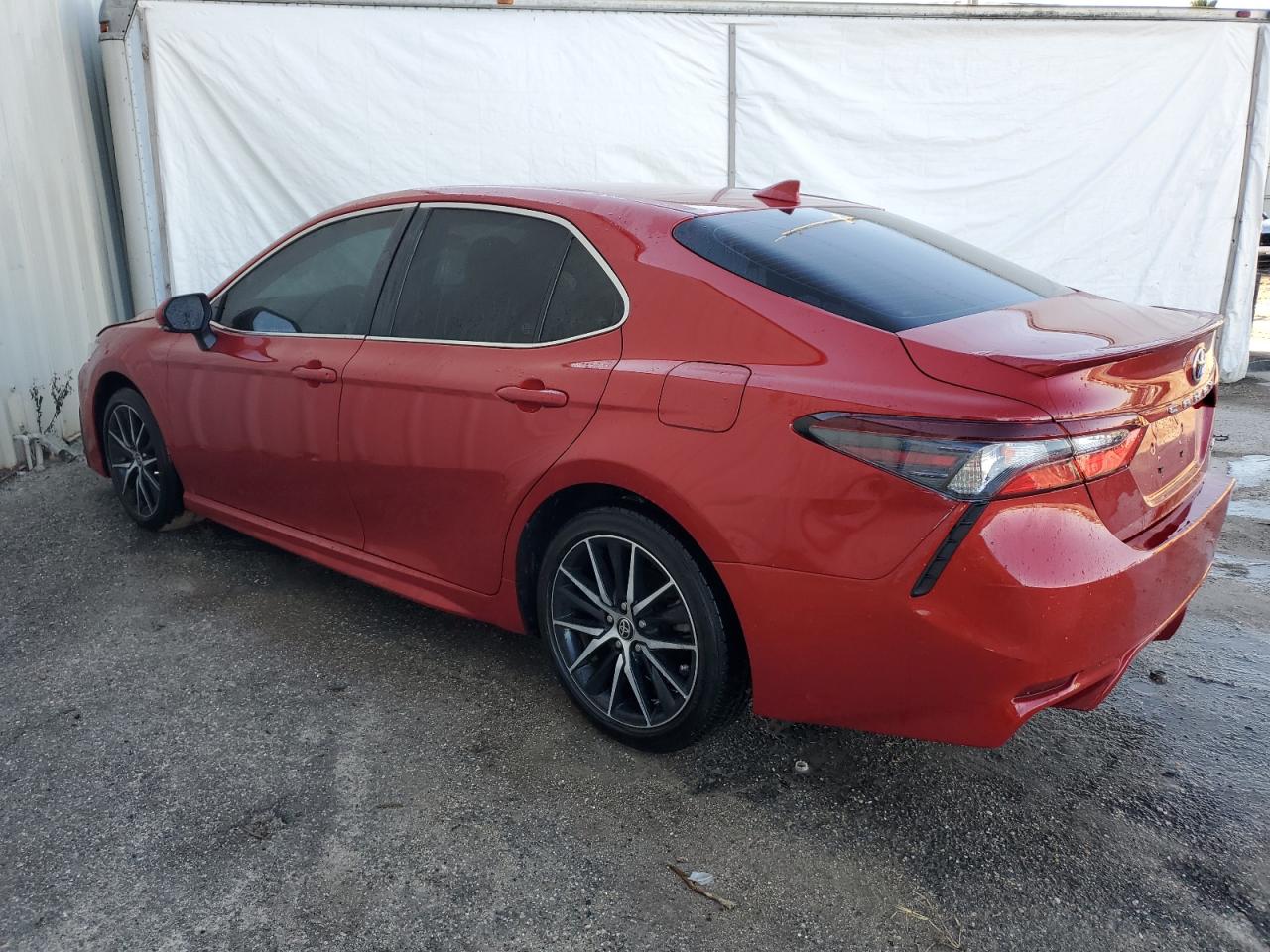 Obraz 2 z 2022 TOYOTA CAMRY SE 2022 z VIN 4T1G11AK8NU017433