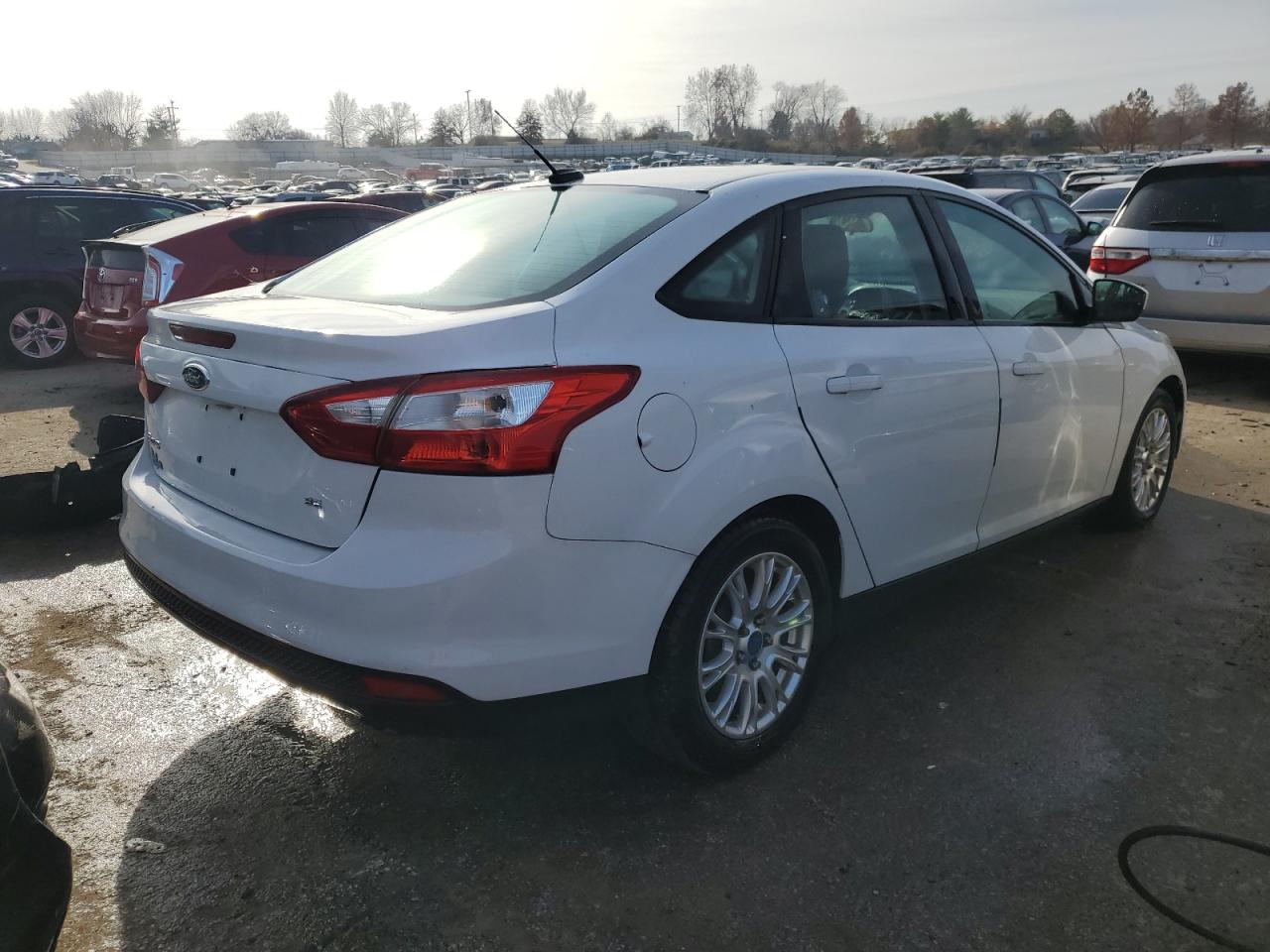 Image 3 of 2012 FORD FOCUS SE 2012 with VIN 1FAHP3F24CL178527