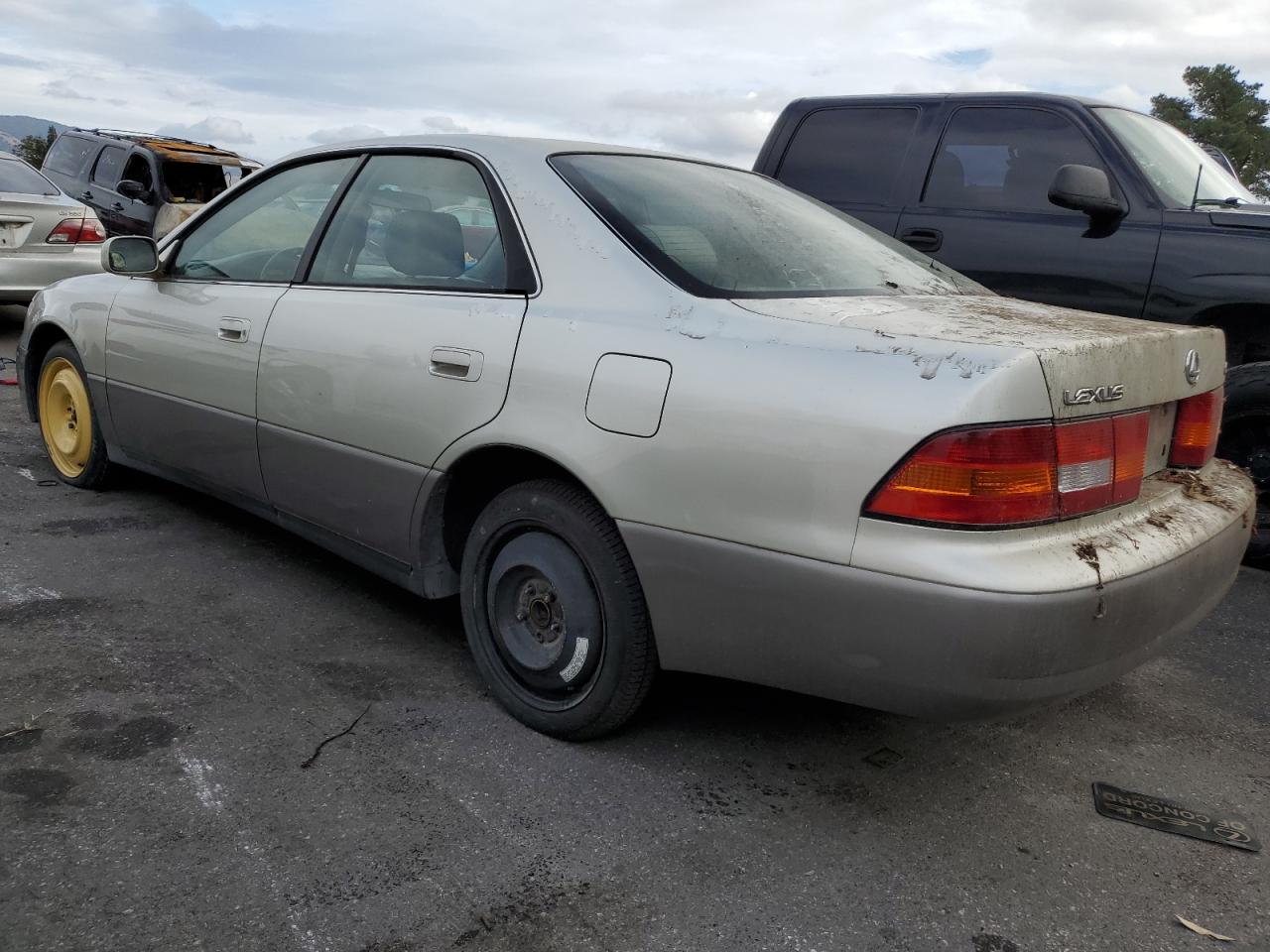 Image 2 of 1998 LEXUS ES 300 1998 with VIN JT8BF28G7W5017604
