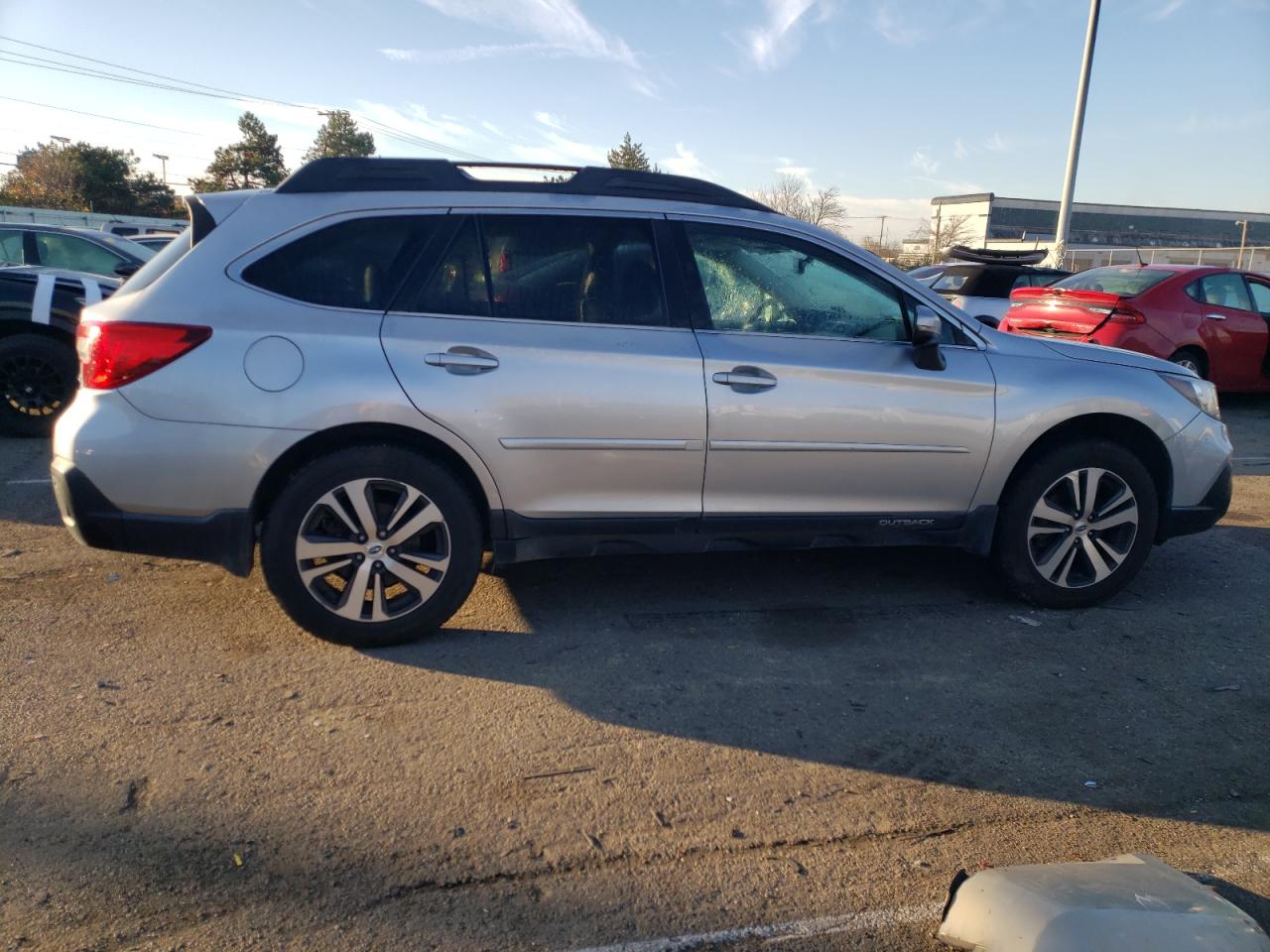 Obraz 3 z 2018 SUBARU OUTBACK 3.6R LIMITED 2018 z VIN 4S4BSENC4J3240022