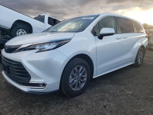 Obraz 1 z 2022 TOYOTA SIENNA XLE 2022 z VIN 5TDYSKFC7NS073171