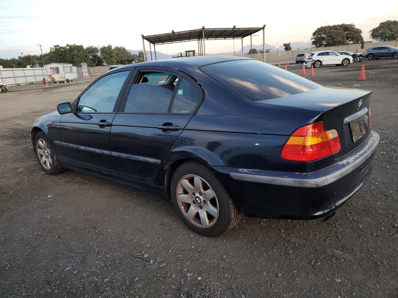 Obraz 2 z 2002 BMW 325 I 2002 z VIN WBAET37412NG70900