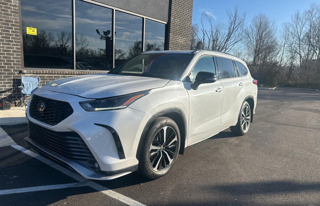 Image 2 of 2021 TOYOTA HIGHLANDER XSE 2021 with VIN 5TDLZRAH6MS064297