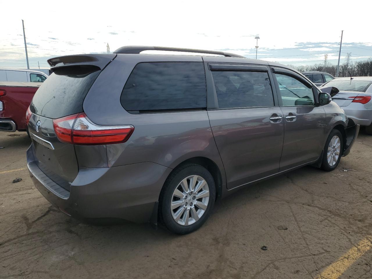 Obraz 3 z 2015 TOYOTA SIENNA XLE 2015 z VIN 5TDDK3DC5FS113000