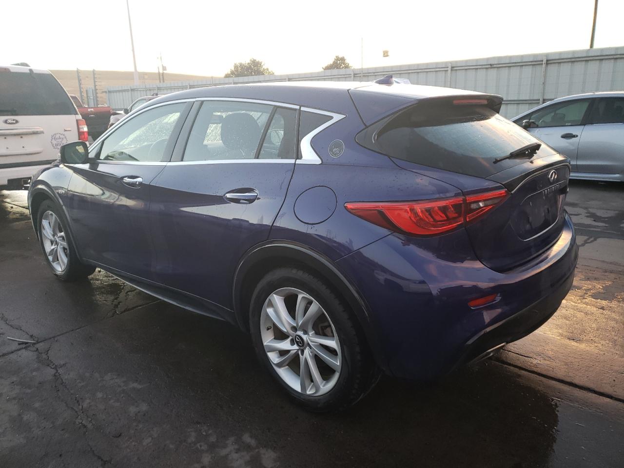 Obraz 2 z 2018 INFINITI QX30 BASE 2018 z VIN SJKCH5CP5JA056133