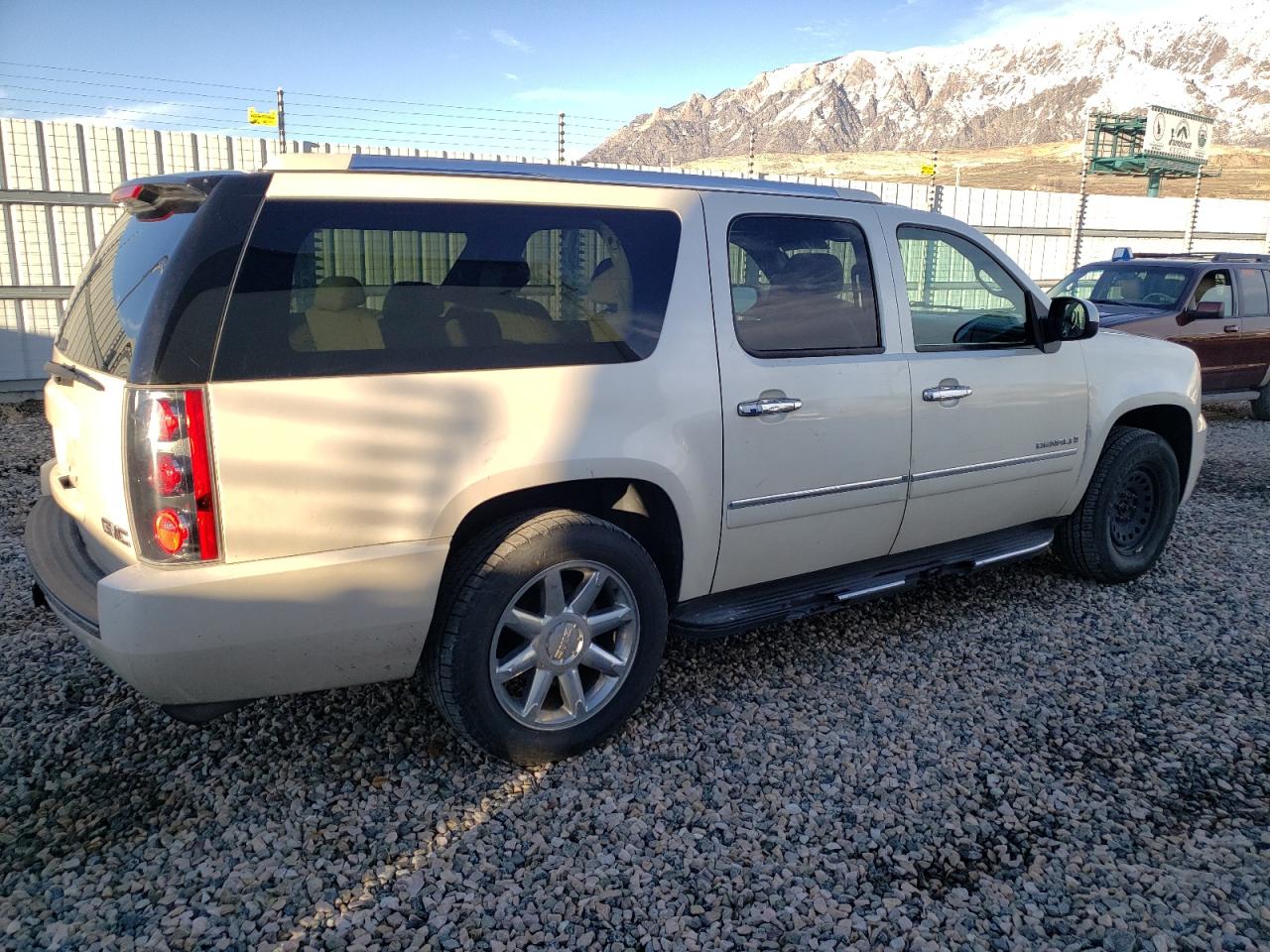 Obraz 3 z 2009 GMC YUKON XL DENALI 2009 z VIN 1GKFK06229R273192