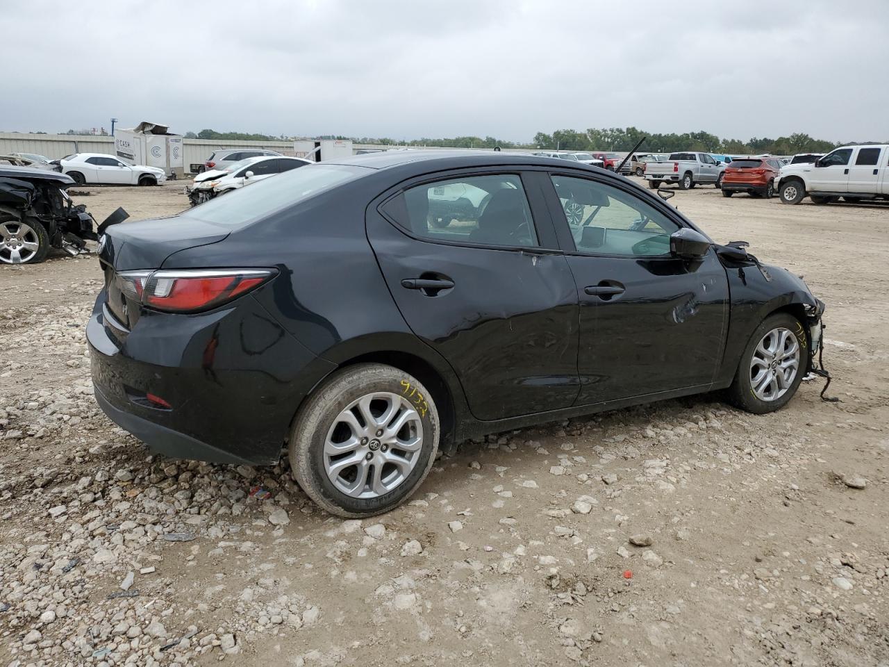 Obraz 3 z 2017 TOYOTA YARIS IA  2017 z VIN 3MYDLBYV0HY180796