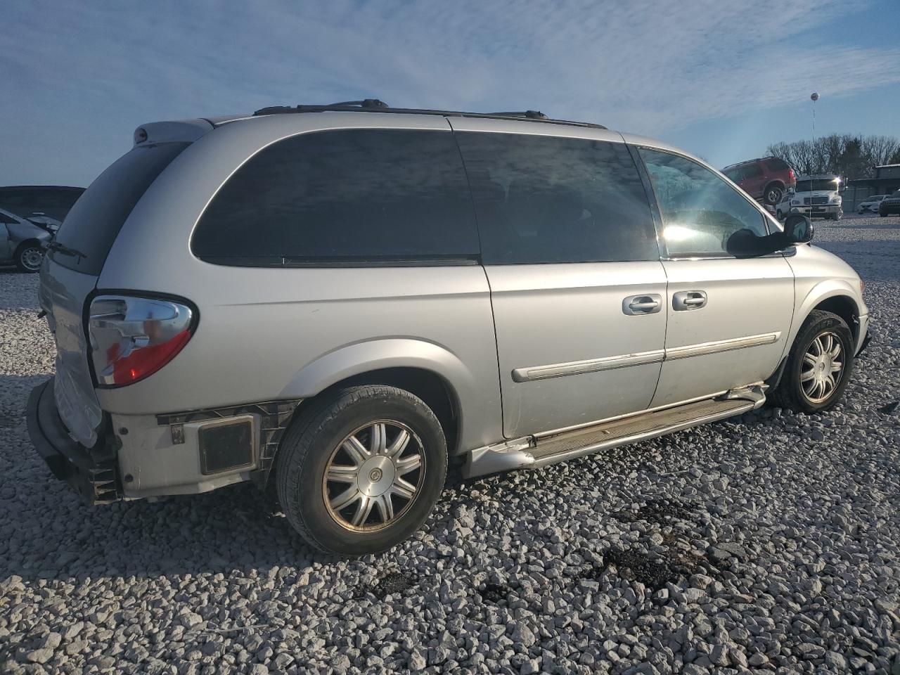 Image 3 of 2006 CHRYSLER TOWN & COUNTRY TOURING 2006 with VIN 2A8GP54L36R916786