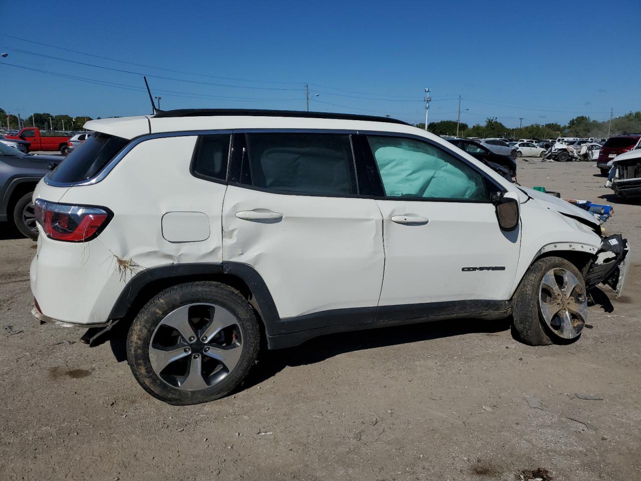 Image 3 of 2018 JEEP COMPASS LATITUDE 2018 with VIN 3C4NJDBB5JT101631