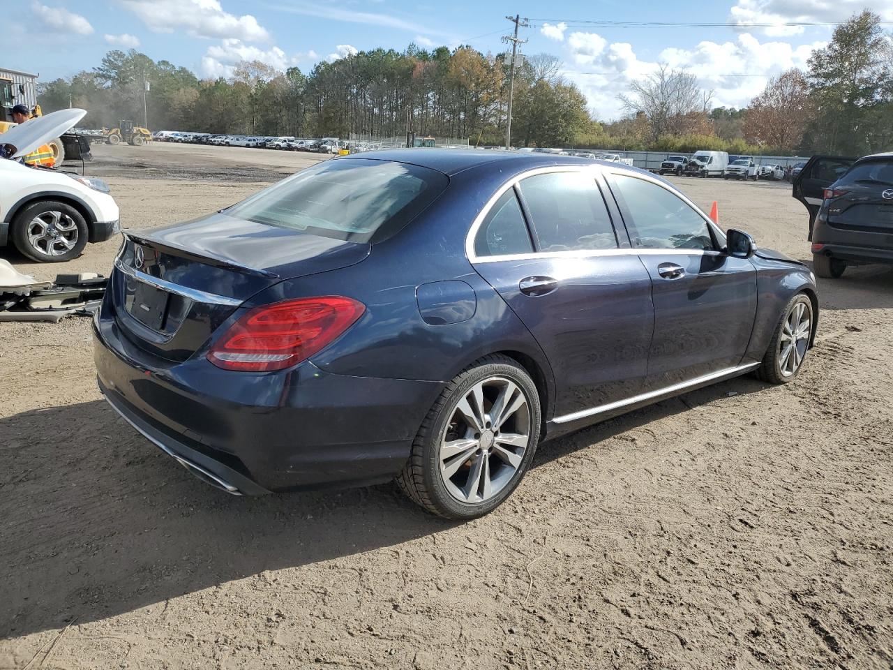 Obraz 3 z 2015 MERCEDES-BENZ C 300 2015 z VIN 55SWF4JB0FU090758