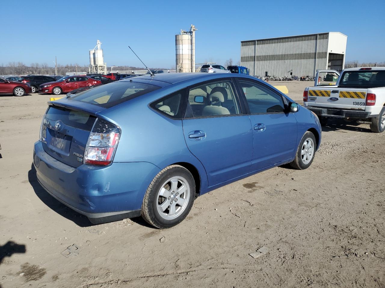 Image 3 of 2005 TOYOTA PRIUS  2005 with VIN JTDKB20UX53038181