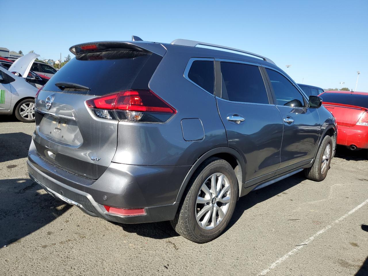Image 3 of Nissan Rogue S 2019 with VIN KNMAT2MT6KP501254