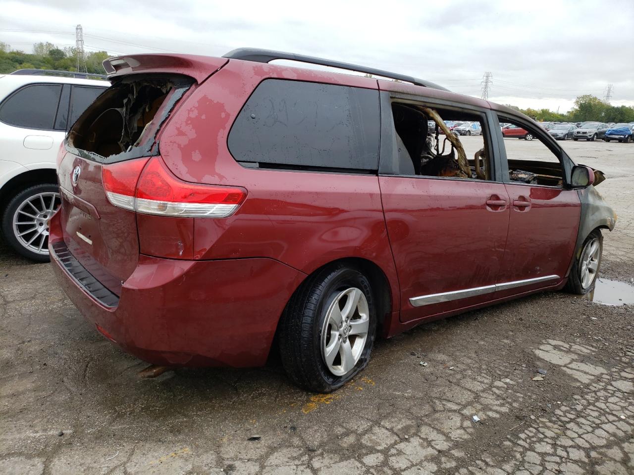 Obraz 3 z 2013 TOYOTA SIENNA LE 2013 z VIN 5TDKK3DC8DS309923