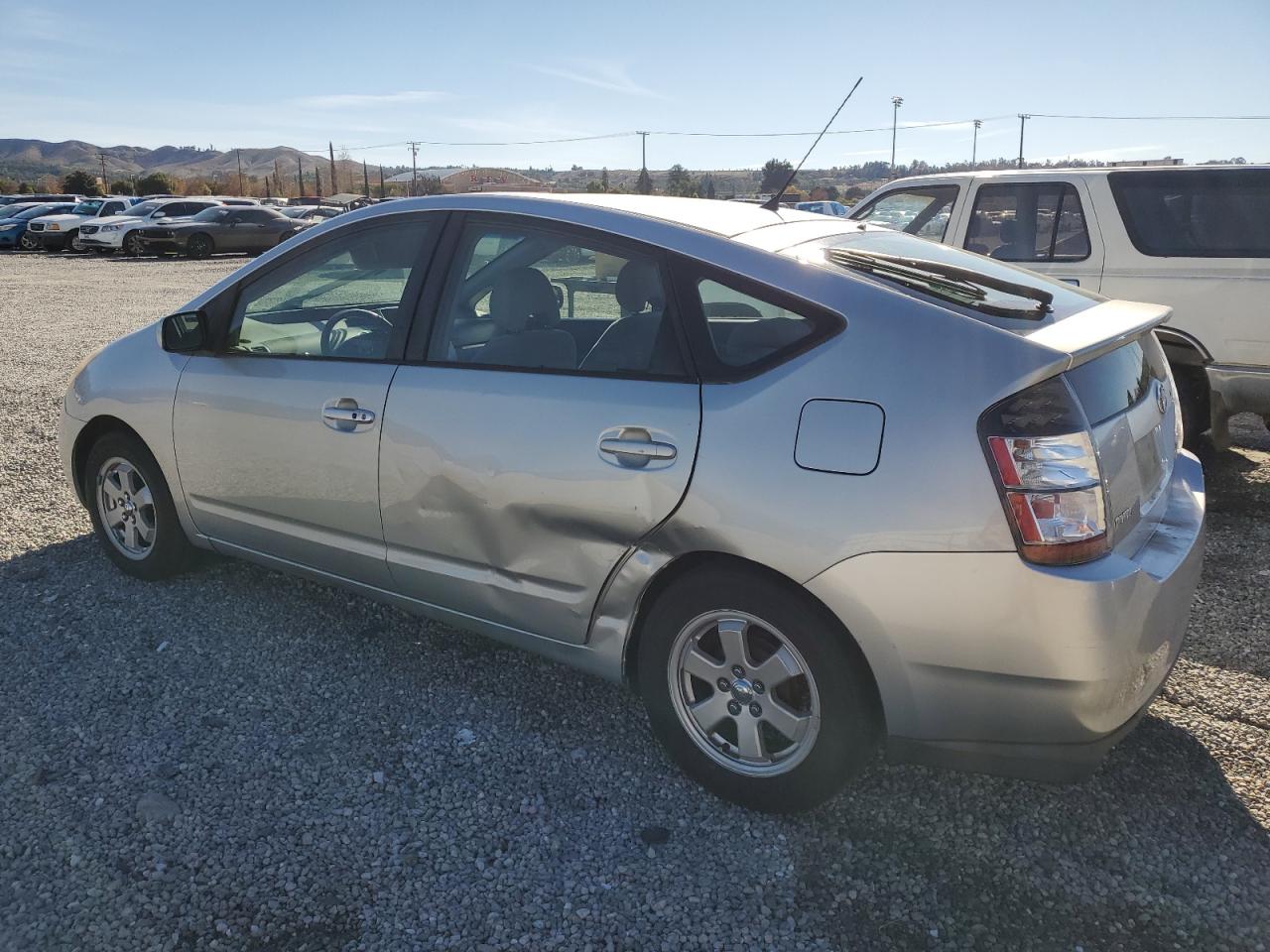 Image 2 of 2005 TOYOTA PRIUS  2005 with VIN JTDKB20U157016613