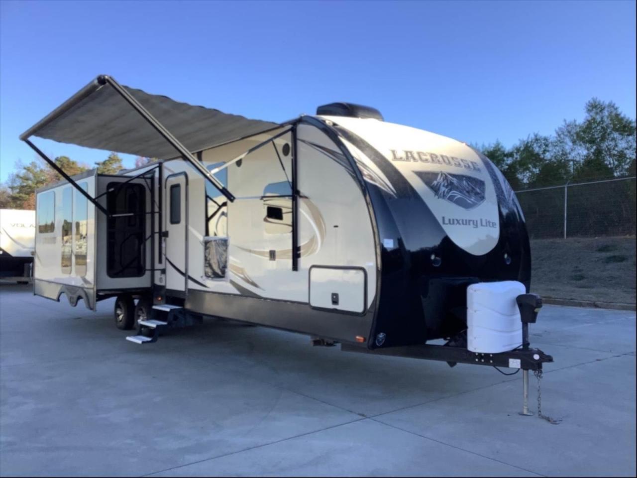 Изображение 2 2017 WILDWOOD SIERR321RL 2017 с VIN 5ZT2LCYB8HB008630