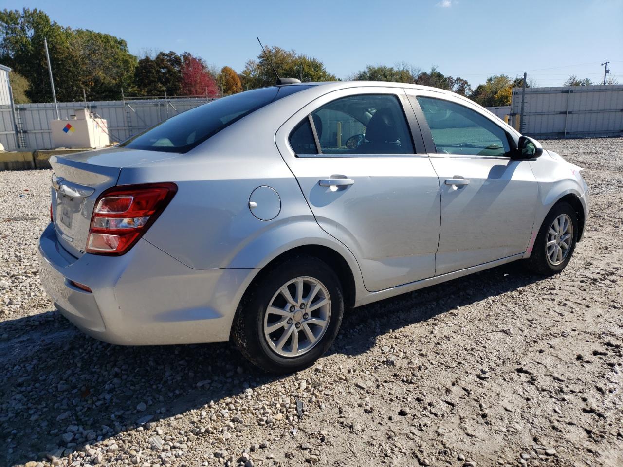 Obraz 3 z 2018 CHEVROLET SONIC LT 2018 z VIN 1G1JD5SHXJ4114387